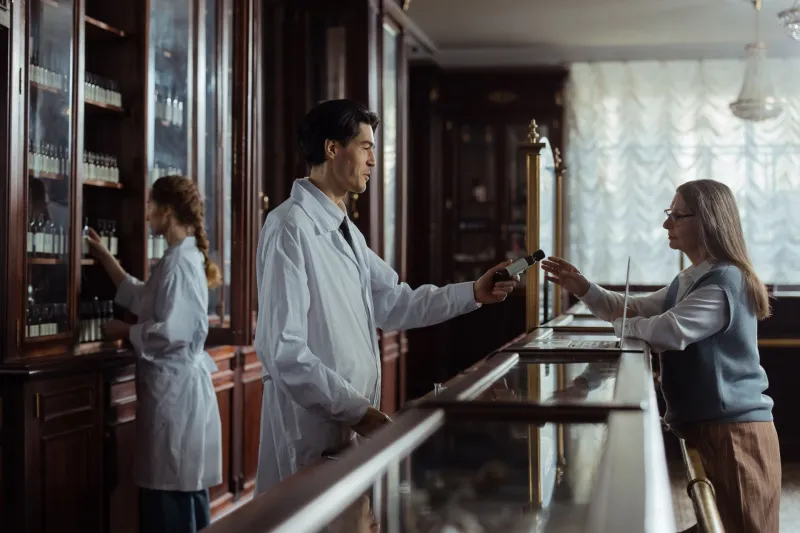Past the Printed Date: What Canadian Pharmacists Know About Medication Shelf Life That Most Patients Don't
